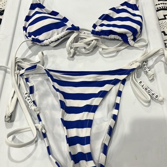 Bikini - Picture 2 of 2